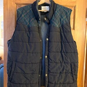Weatherproof Men's Black with Green, Gray, Red Quilted Vest with Plaid Accents